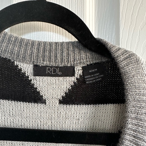 RDI geometric patterned cardigan - Picture 2 of 4